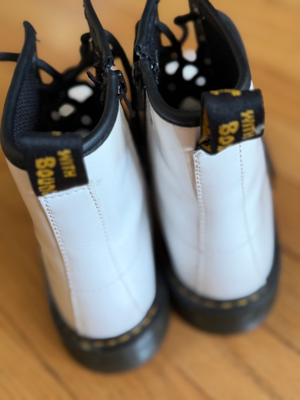Dr. Martens White Boots Women’s Size 6 - Picture 3 of 9